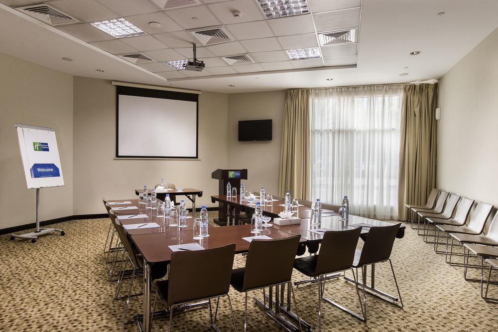 Holiday Inn Express Dubai Safa Park, An Ihg Hotel المظهر الخارجي الصورة